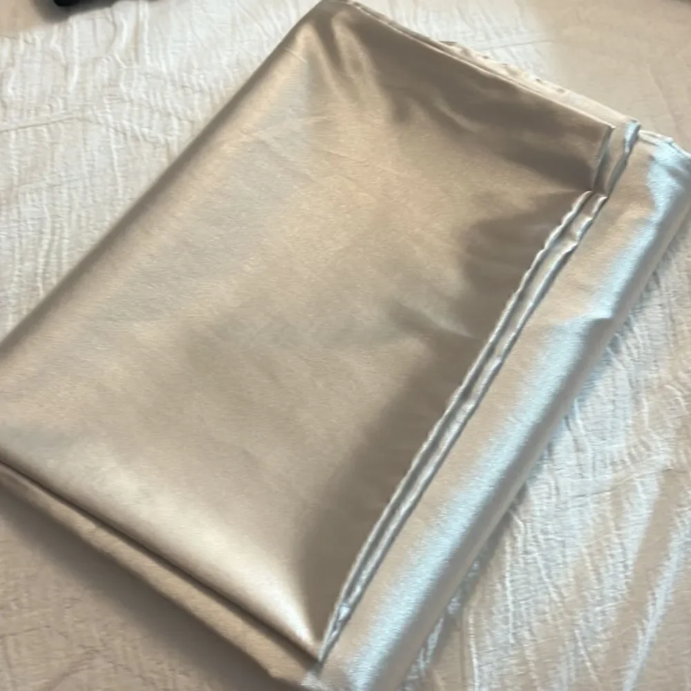 Shine by Knight Beauty Boost Champagne King NWT Pillow Case
